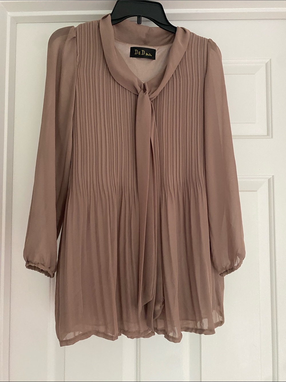 Boutique Tunic Blouse - Beige Pintuck Tie-Neck Blouse - S/M
